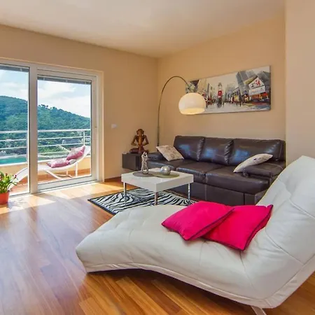 Blue Dream - Stylish With Stunning Sea View Apartment